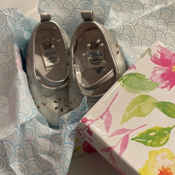🛍3 for $30 sale🛍 Gap baby shoes - Picture 5 of 5